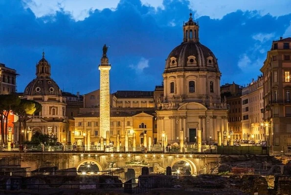 Passeggiata lungo via dei Fori Imperiali: da Piazza del Campidoglio al Colosseo